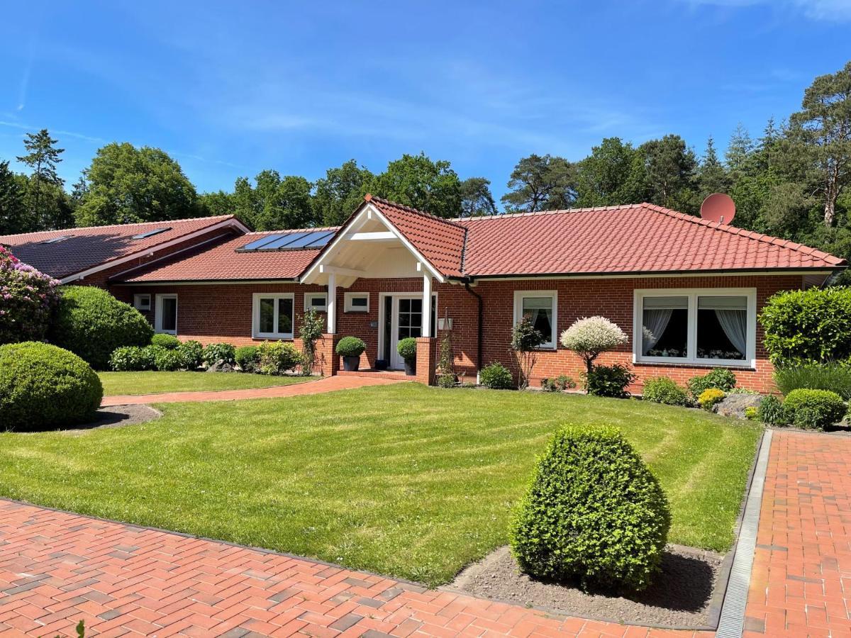 Landhaus Am Wald Mit Garten Mit 1 Schlafnische Und 1 Schlafzimmer Aurich Buitenkant foto