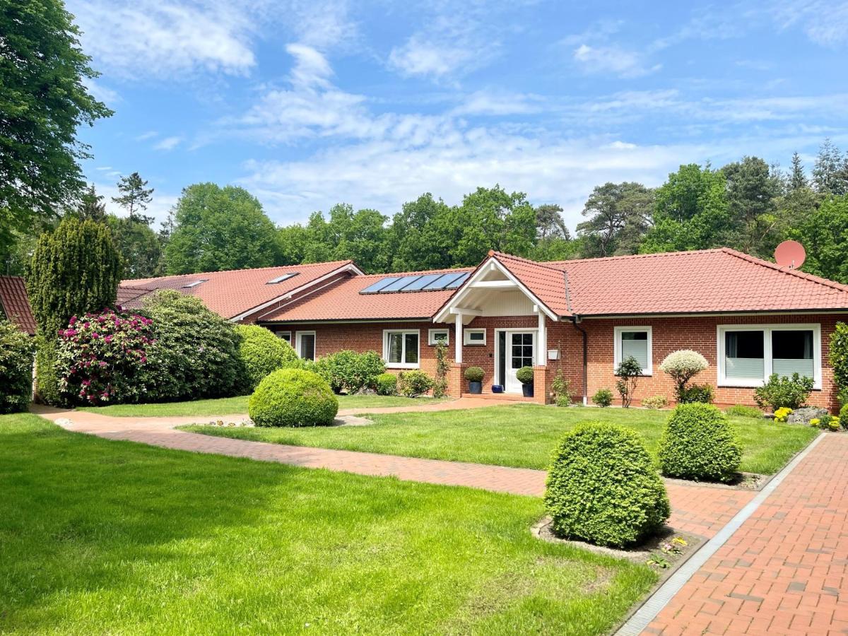 Landhaus Am Wald Mit Garten Mit 1 Schlafnische Und 1 Schlafzimmer Aurich Buitenkant foto